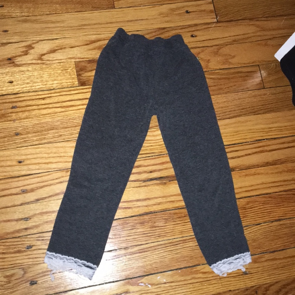 Grey&WhiteLacedLeggings